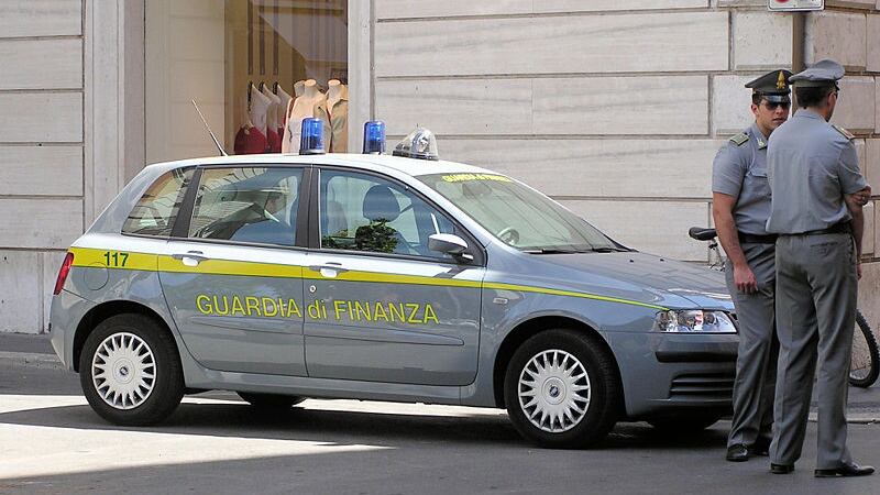Proponevano sconti di 60-70% sugli elettrodomestici ma è una truffa