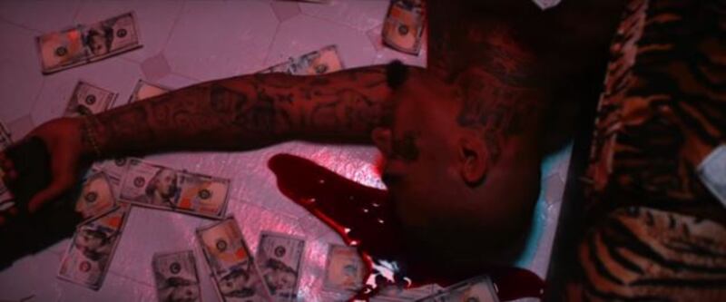 Rihanna, sexy killer in "Needed me": foto 5