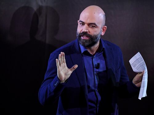 Saviano torna a insultare: ecco cosa ha detto contro Salvini