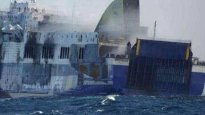 Norman Atlantic, via allo spostamento del relitto