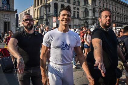 Il "Ballo in Bianco" in piazza Duomo 6