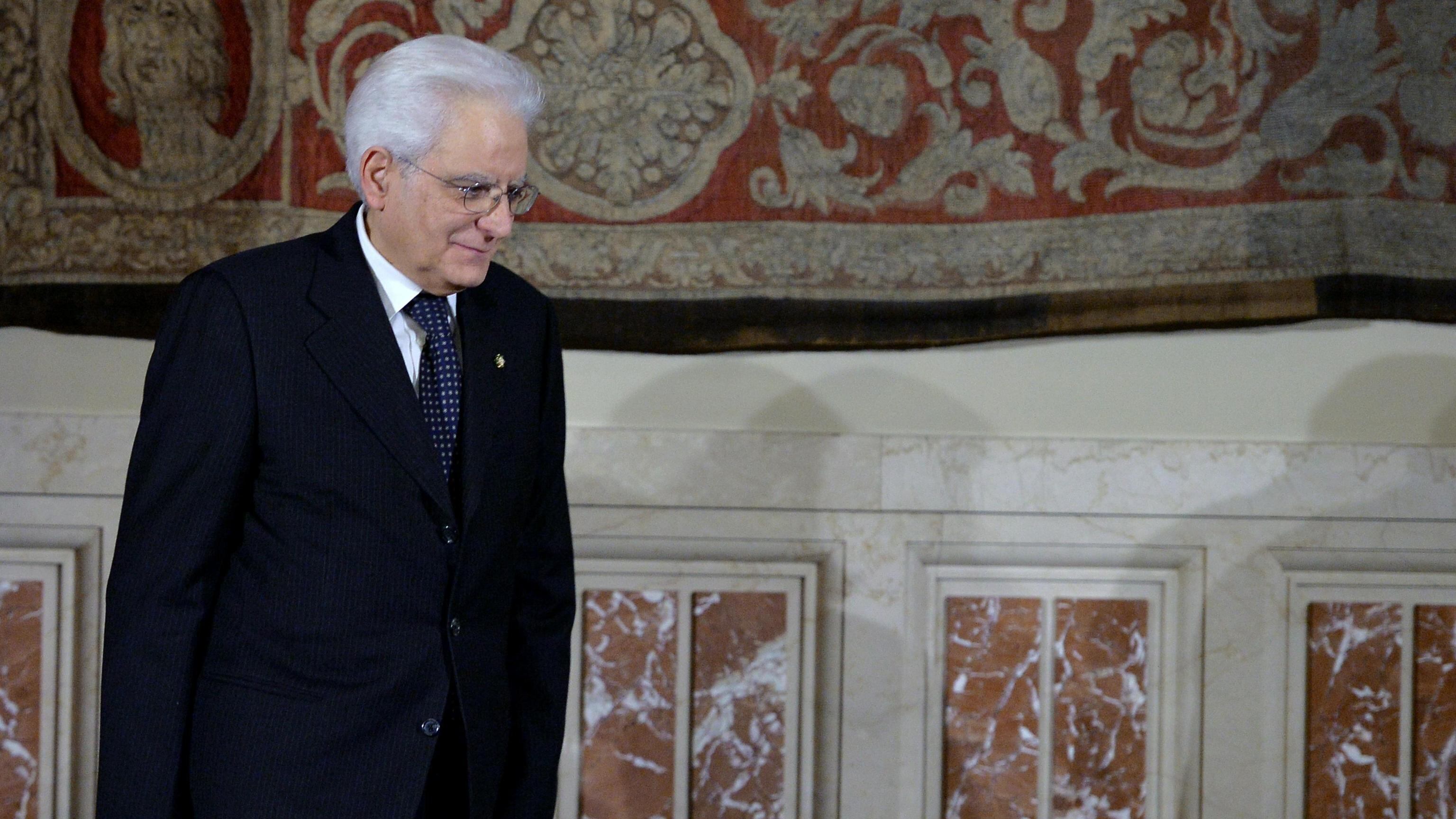 Renzi si mette sotto l'ombrello del Colle