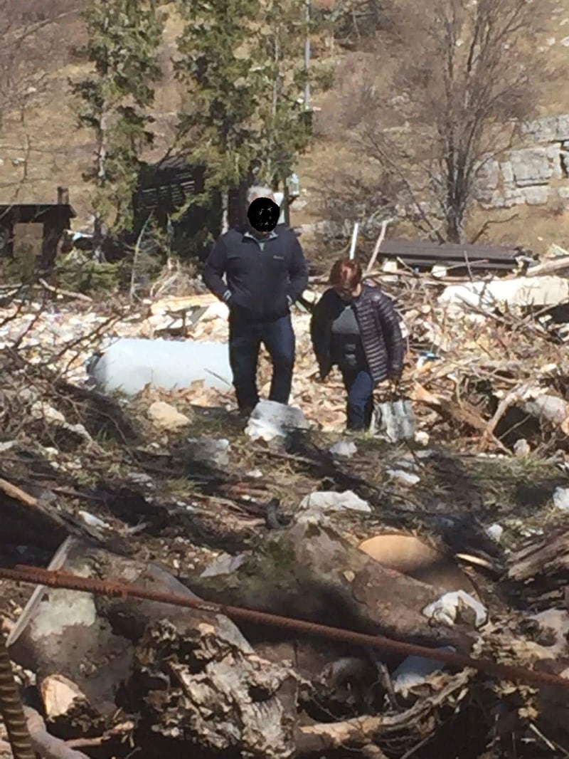 Pasquetta a Rigopiano, "turisti del macabro" tra le macerie 6