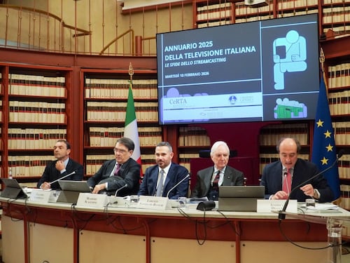 La Tv resta centrale con 19,6 milioni di spettatori nel prime time e oltre 8,7 nel giorno medio