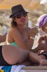 Ilary Blasi, tanga hot a Formentera 7