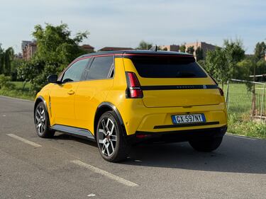 Renault 5 E-Tech: guarda la gallery della nuova elettrica dal design iconico 1