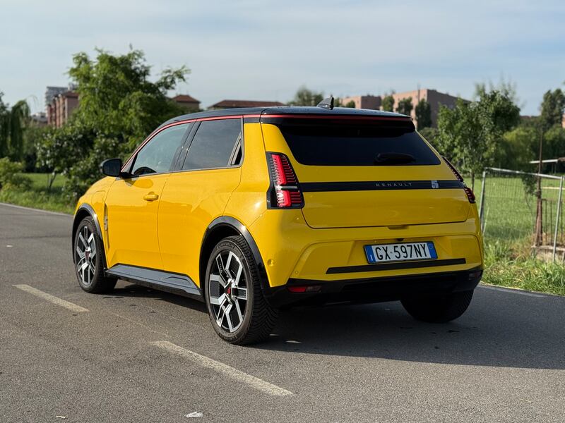Renault 5 E-Tech: guarda la gallery della nuova elettrica dal design iconico 1
