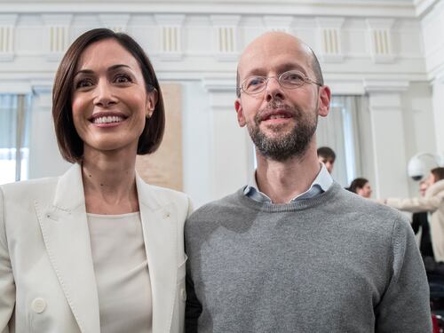 "Maschi, del Nord e tutti liberisti". Manifesto sinistro contro i consulenti.
