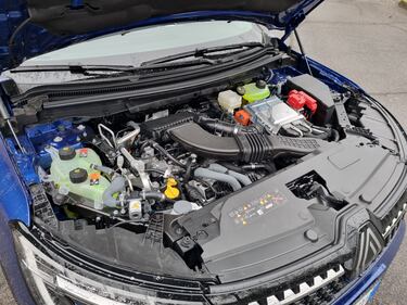 Le immagini della Renault Austral E-tech: guarda la gallery 13