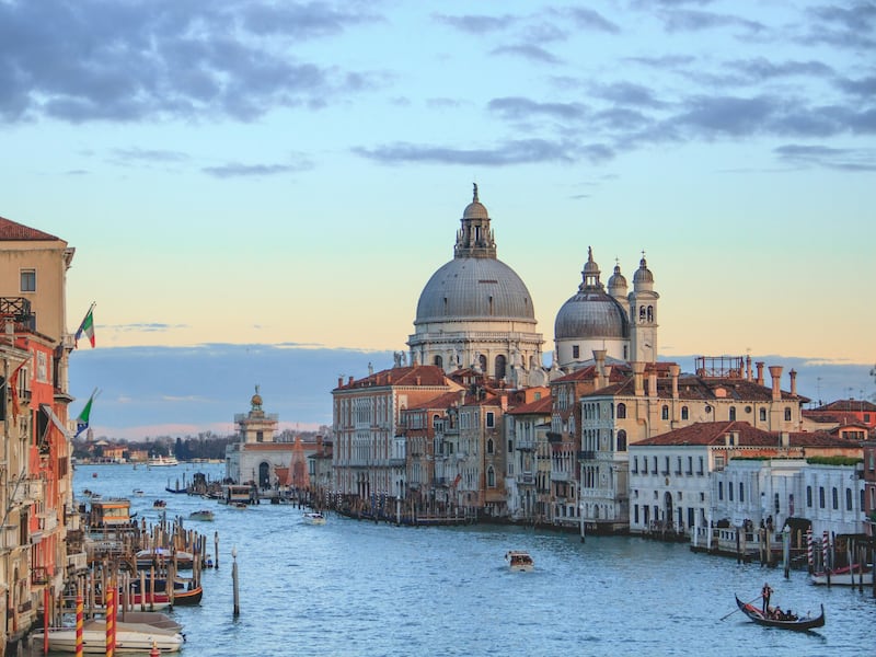 Coas in centro a Venezia: turista reagisce al furto e si azzuffa con le borseggiatrici