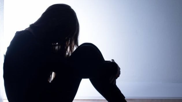 Vicenza, 16enne confessa alla madre: "Sono stata abusata dal patrigno"