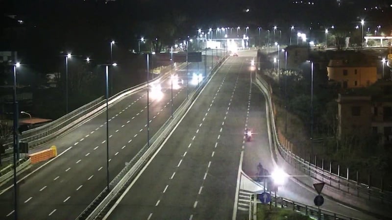 Scooter contromano in tangenziale, i fotogrammi 6