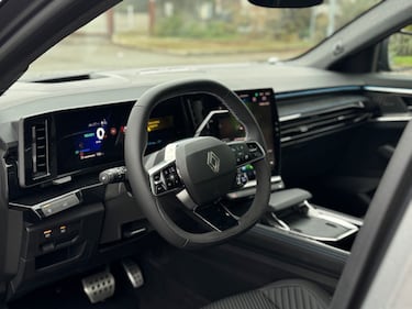 Renault Austral full hybrid: si aggiorna con il restyling 2026, la gallery del SUV francese 16