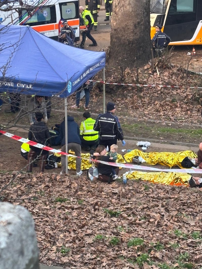 Tram deragliato, le foto dei feriti 18