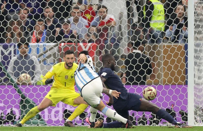 Upamecano su Lautaro Martinez