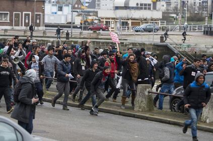 Calais, la rivolta dei migranti 5