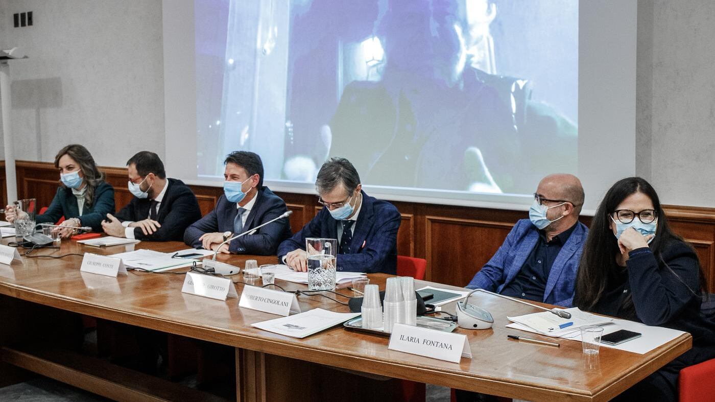 Una minoranza di iscritti M5s segue Conte: sì al 2 per mille
