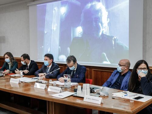 "Conte è solo un influencer...": la sua leadership traballa