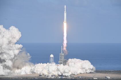 Parte il bus spaziale di Space X 12