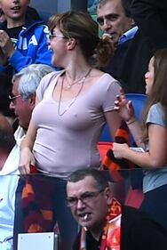 Claudia Gerini, tifosa hot allo stadio 4