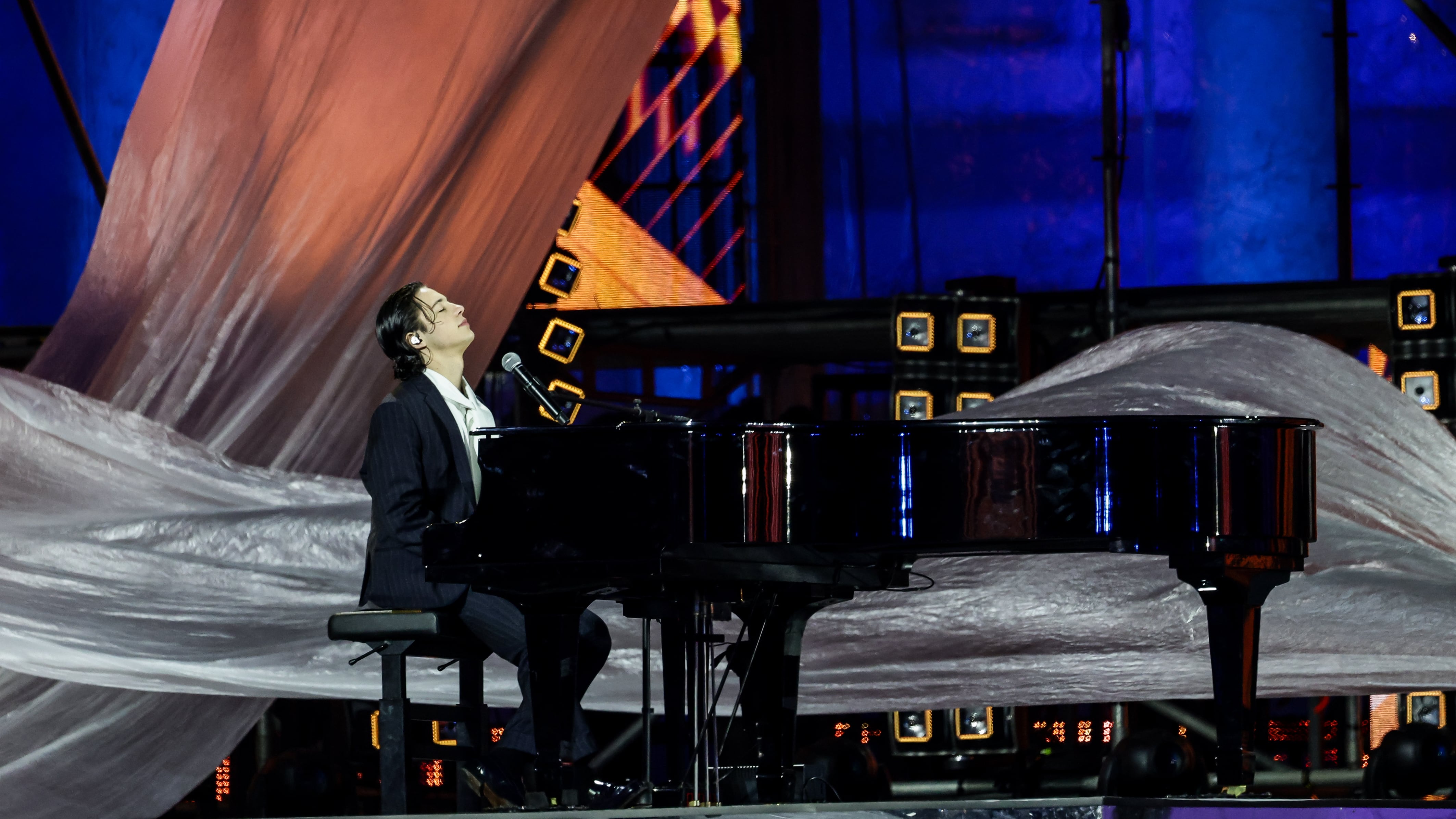 Chi è Lorenzo Salvetti, vincitore di Amici 2026: dal liceo musicale a X Factor, fino alla vittoria