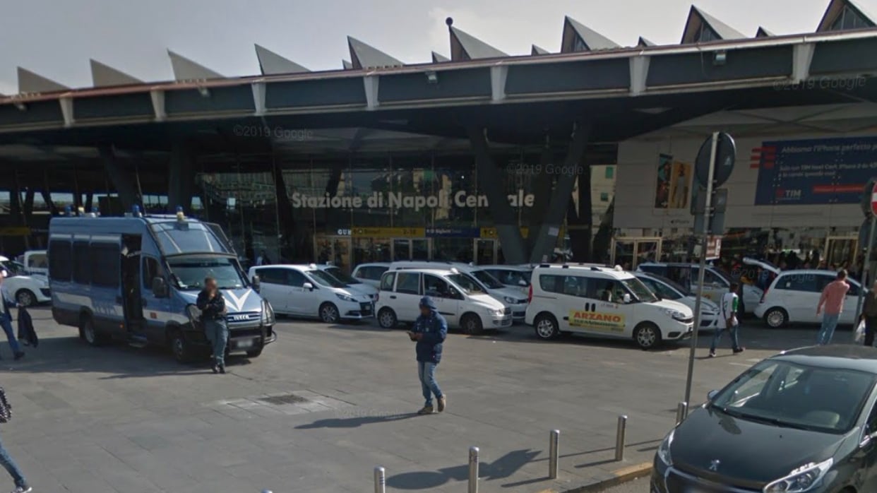 Nigeriano appicca rogo davanti la Stazione poi aggredisce due guardie giurate