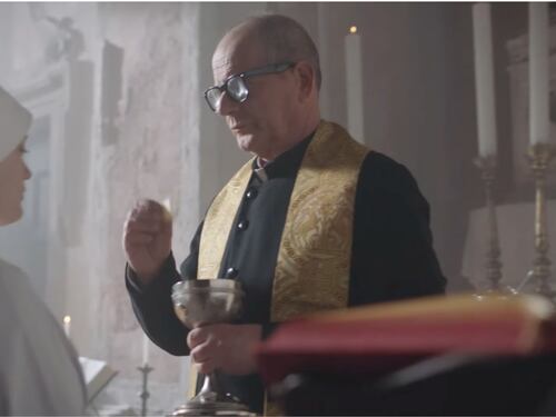 Ciao ciao spot blasfemo, ahi Schlein e Chiara Ferragni: quindi, oggi....