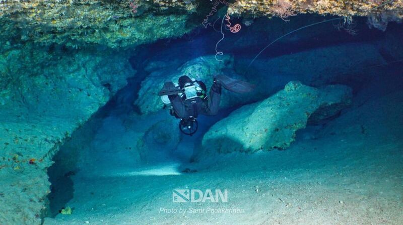 Maldive, le foto della grotta dove sono morti i sub italiani 6