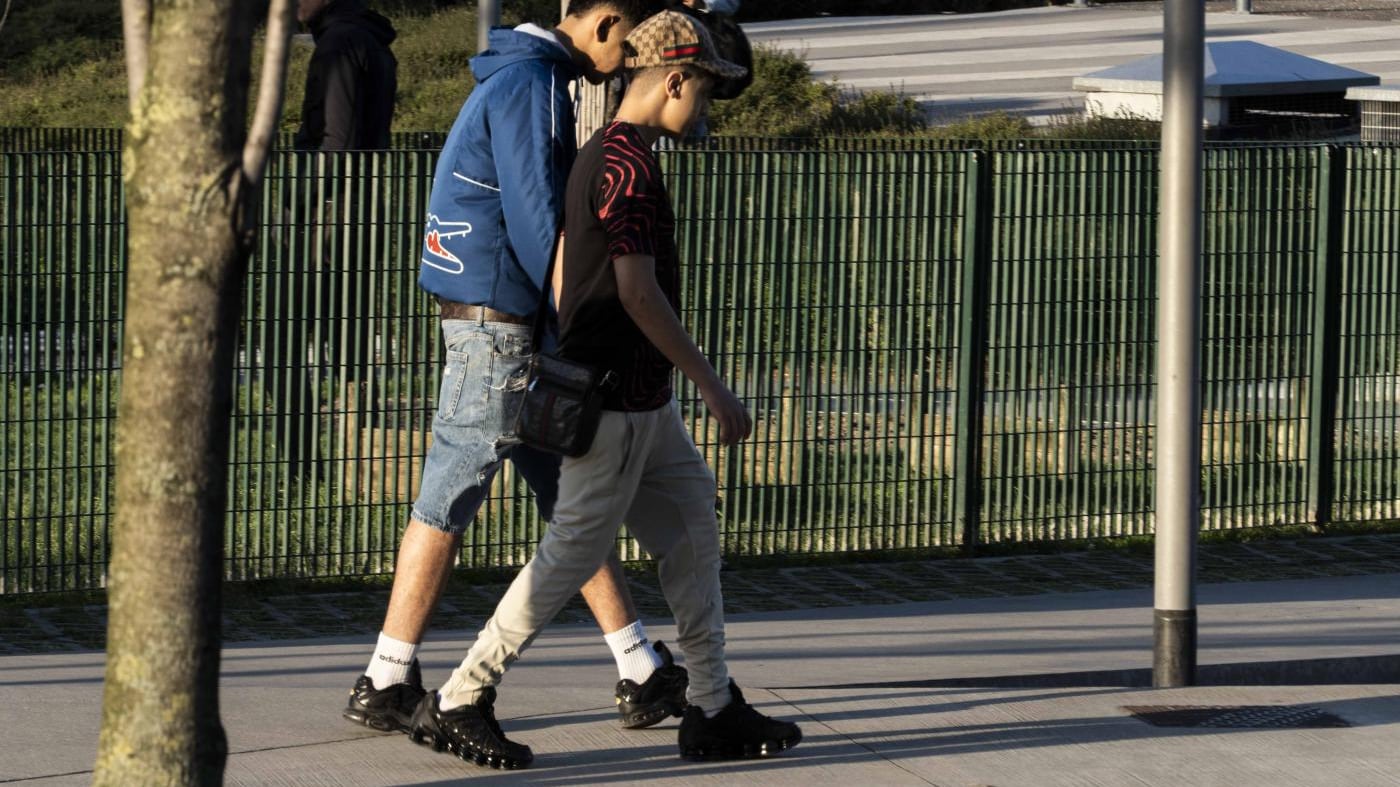 Chiede di lasciare in pace la figlia, 40enne malmenato dai maranza a Porto San Giorgio