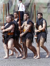 Parigi, parata per la festa del 14 luglio 5