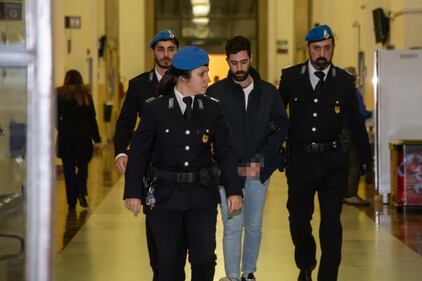 L'arrivo di Alessandro Impagnatiello in tribunale 4