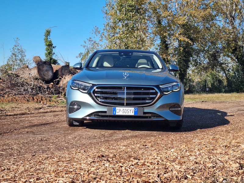 Mercedes Classe E 2024: guarda la gallery della prova 3