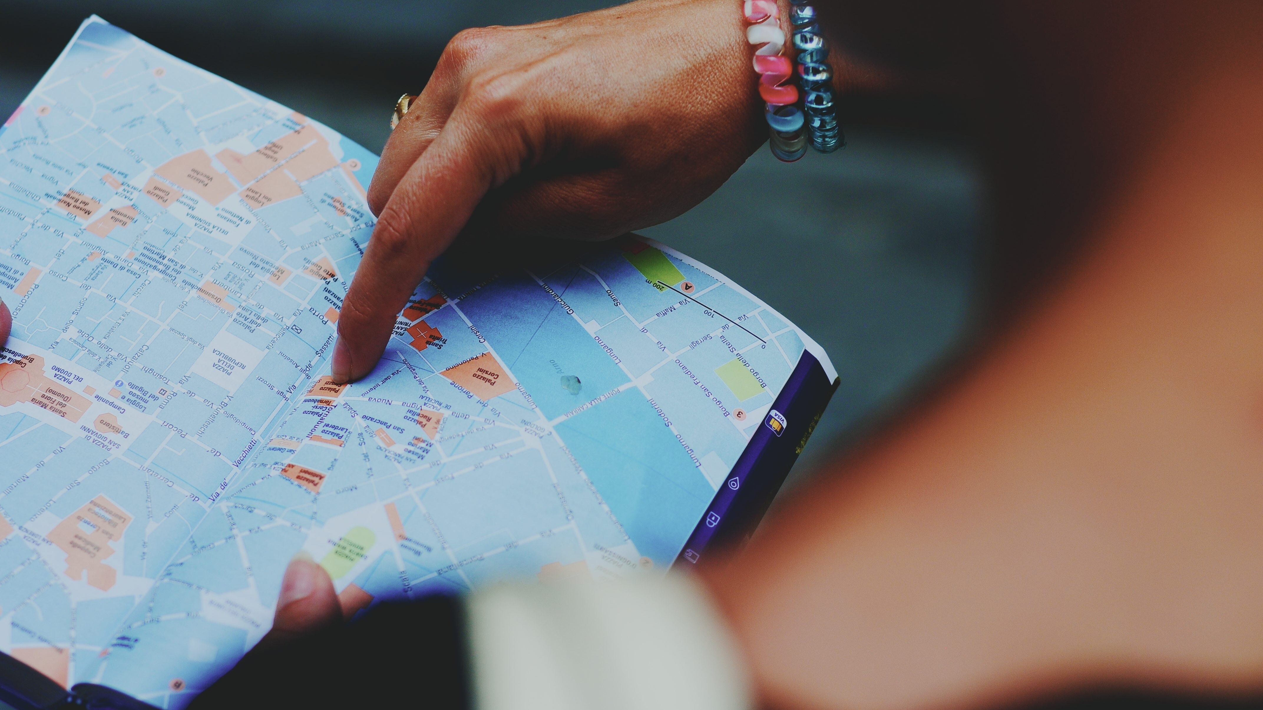 Cinquant'anni di guide per girare il mondo