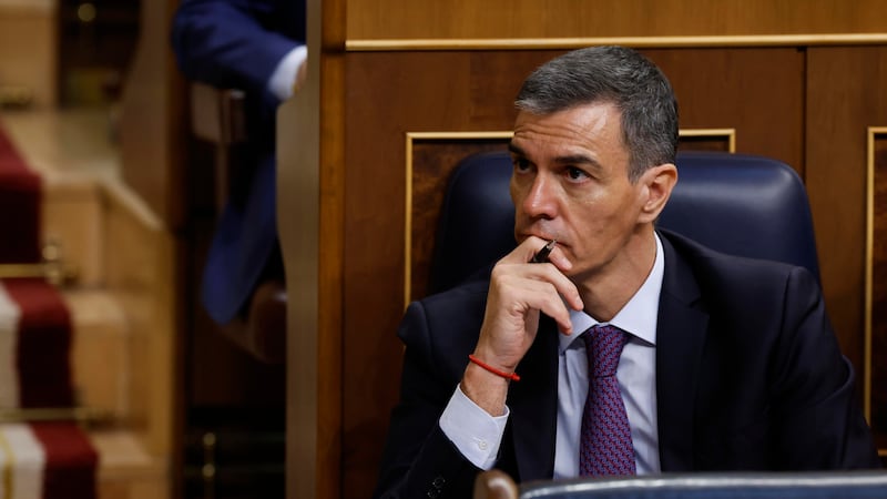 Ceuta, il re Felipe VI: “Preoccupato e indignato”. E il leader di Vox attacca Sanchez