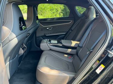 BYD Han: guarda la gallery della berlina elettrica cinese da 517 CV 15