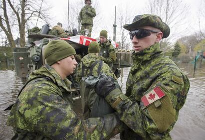 L'esercito canadese dispiegato contro l'alluvione in Quebec 21
