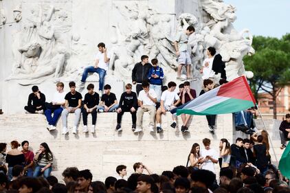 Manifestazione pro-Palestina: slogan e striscioni a Milano e Roma 7