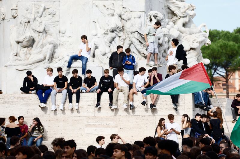 Manifestazione pro-Palestina: slogan e striscioni a Milano e Roma 7