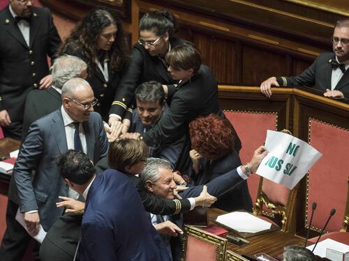 Ius soli, è bagarre al Senato: la Fedeli finisce in infermeria
