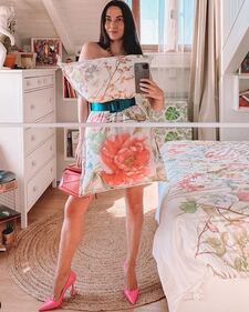 Quarantine Pillow Challenge: le influencer nude vestite solo di un cuscino 3
