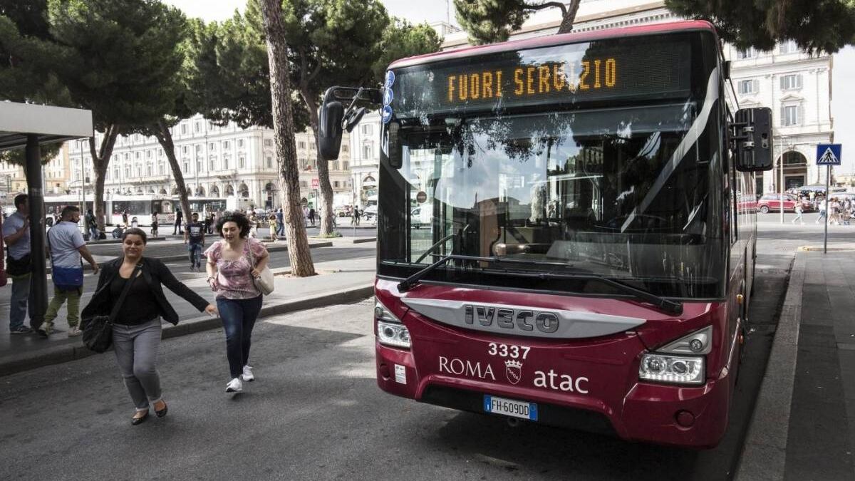 Atac, arrivano gli autisti in affitto. Ira dei sindacati