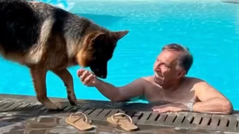 L’estate al mare di La Russa: “In spiaggia solo per il bagno”