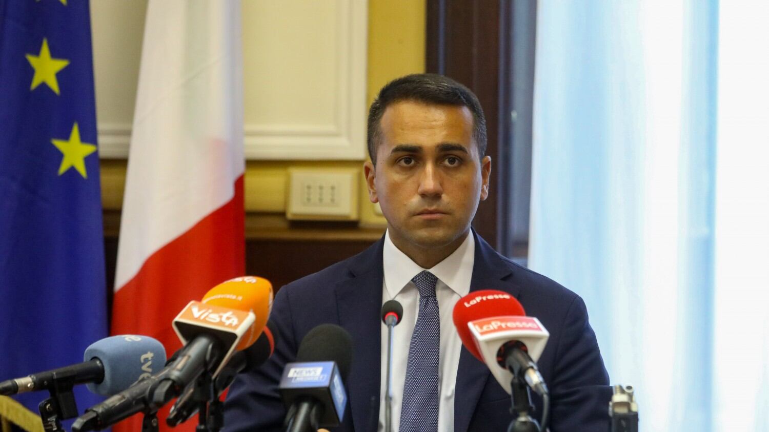 Sì al referendum: 70%. Gli italiani licenziano 345 parlamentari. "Allora adesso si voti"