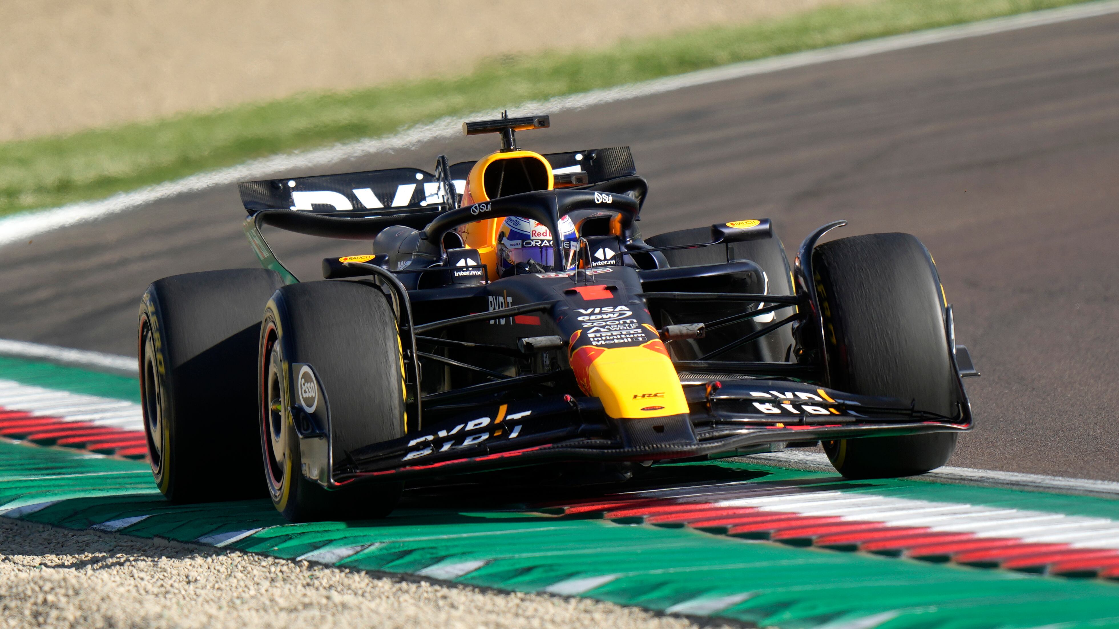 F1 Imola, qualifiche: Verstappen pole position da record, deludono le Ferrari