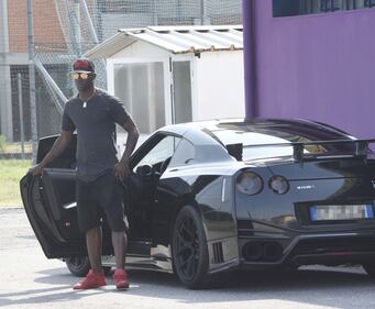 Balotelli e la sua macchina di lusso: gli scatti del nuovo gioiello di Supermario 9