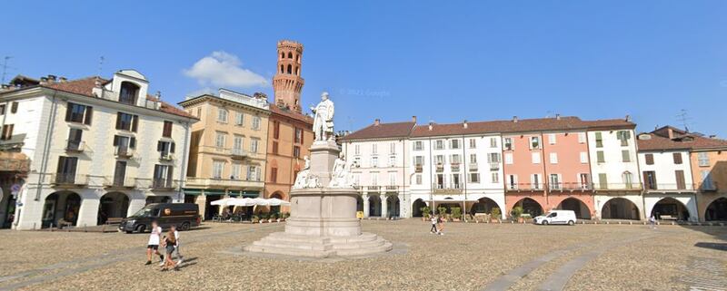 Vercelli piazza Cavour