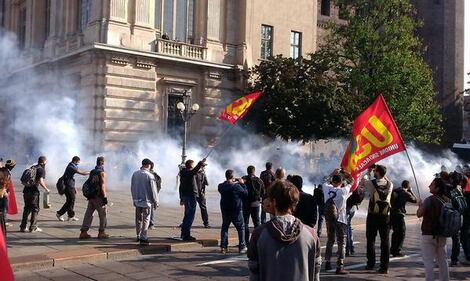 Scontri a Torino tra studenti e polizia 1