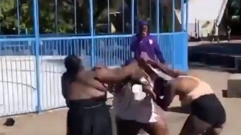 Rissa al parco acquatico fra donne afroamericane: volano insulti e le botte