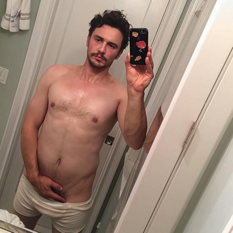 #NationalSendANudeDay, tra battute e selfie famosi 14
