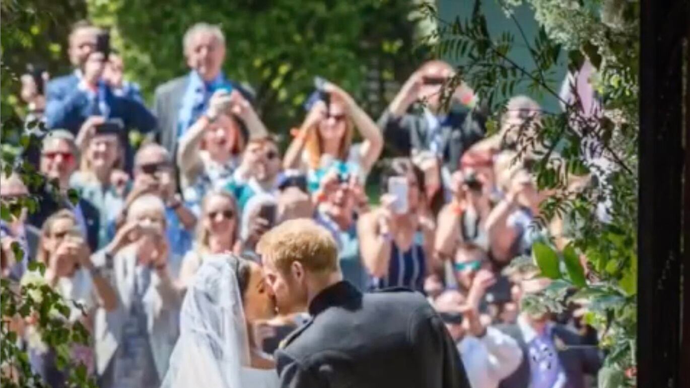 Un video commovente per celebrare un anno delle nozze di Meghan ed Harry